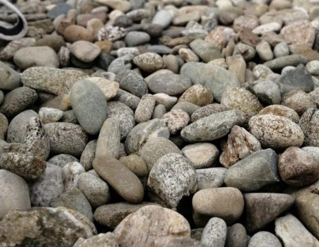 Галька речная пестрая (20-40 мм.)  купить в Казани от производителя, без посредников