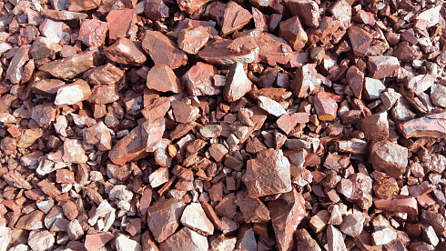 Kamenclub.ru: Щебень крошка красный (ЯШМА) фр. 10-20 мм.  купить в Казани яшма красный, бордовый, оранжевый, рыжий декоративный каменный ландшафтный щебень колотый 9000 руб/т   фото КАМЕНЬ КЛУБ