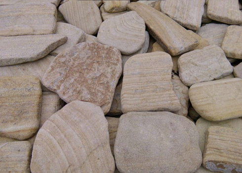 Kamenclub.ru: Песчаник пластушка галтованный желтый с рисунком (3 см)  купить в Казани плитняк - пластушка желтый песчаник 21000 руб/м3   фото КАМЕНЬ КЛУБ