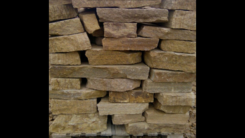 Kamenclub.ru: Песчаник пластушка желтый с рисунком (4-6 см)  купить в Казани плитняк пластушка желтый с рисунком песчаник 9 000 руб/м3   фото КАМЕНЬ КЛУБ