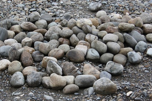 Kamenclub.ru: Речной валун (Ассорти) фр.100-300 мм.  купить в Казани галечник серый, темно-серый, светло-серый речная галька крупных размеров 4200 руб/т   фото КАМЕНЬ КЛУБ