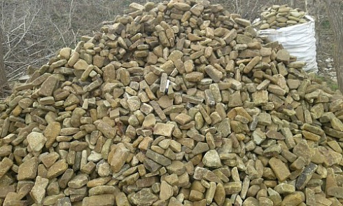 Kamenclub.ru: Песчаник для строительства и кладки блочный (фр 100-200 мм)  купить в Казани песчаник бежевый серый рыжий валун мелкий для строительства песчаник 6500 руб/т   фото КАМЕНЬ КЛУБ