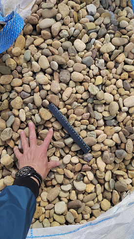 Kamenclub.ru: Галька речная окат рыжая фр. 20-40 мм. купить  в Казани галька речная окатанная рыжая желтая серая округлая речная галька 5000 руб/т   фото КАМЕНЬ КЛУБ