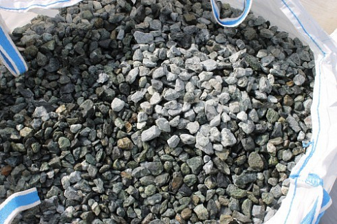 Kamenclub.ru: Щебень крошка зеленый (змеевик) фр. 20-40 мм.  купить в Казани мрамор зеленый, салатовый ландшафтная мраморная крошка 8500 руб/т   фото КАМЕНЬ КЛУБ