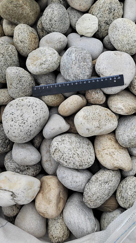 Kamenclub.ru: Галька речная окат (серо-белая) фр. 70-120 мм купить  в Казани галька галечник бело-серая, серо-белая, серая, белая речная природная галька  8000 руб/т   фото КАМЕНЬ КЛУБ