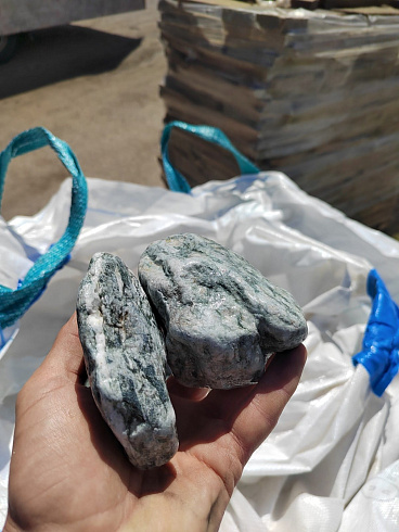 фото Галтованный жадеит (фр. 70-100 мм)  купить в Казани в интернет-портале КАМЕНЬ КЛУБ