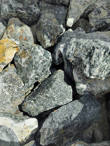 фото Галтованный жадеит (фр. 70-100 мм)  купить в Казани в интернет-портале КАМЕНЬ КЛУБ