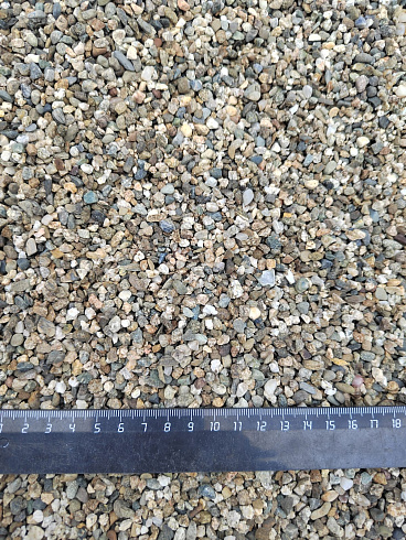Kamenclub.ru: Галька речная окат (серая) фр.3-5 мм купить  в Казани галька речная серая бежевый темно-серый окатанный речной камень округлый 9500 руб/т   фото КАМЕНЬ КЛУБ