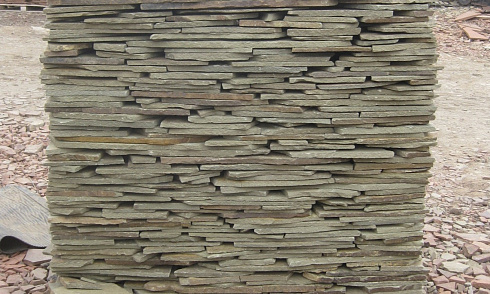 Kamenclub.ru: Песчаник пластушка серо-зеленый (4,0 см- 5,0 см)  купить в Казани песчаник серо-зеленый, серый, зеленый песчаник рваный ландшафтный колотый 9000 руб/м3   фото КАМЕНЬ КЛУБ