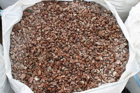 Kamenclub.ru: Мраморная крошка (щебень крошка розовый) фр. 20-40 мм.  купить в Казани мрамор розовый, красный мраморная крошка декоративная 11000 руб/т   фото КАМЕНЬ КЛУБ