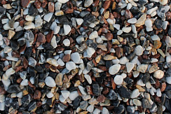 Kamenclub.ru: Мраморная крошка (щебень галтованный микс:белый-черный-розовый-медовый) фр.5-10 мм.  купить в Казани мрамор белый, медовый, черный, розовый мраморный галтованный щебень декоративный ландшафтный 15500 руб/т   фото КАМЕНЬ КЛУБ