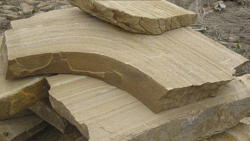 Kamenclub.ru: Форматный камень (плаха) пошаговая дорожка от 70-150 см (4 -12 см)  купить в Казани плитняк  форматный плаха желтый песчаник 9 000 руб/т   фото КАМЕНЬ КЛУБ