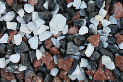 Kamenclub.ru: Мраморная крошка (щебень крошка микс : белый-черный-розовый) фр. 3-5 мм.  купить в Казани мрамор белый, черный, розовый, разноцветный мраморная каменная крошка декорвтивная 12000 руб/т   фото КАМЕНЬ КЛУБ