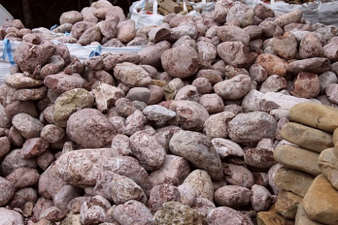 Kamenclub.ru: Розовый валунчик фр.100-300 мм.  купить в Казани крупный природный камень розовый, серый молочный красный речной галечник природный 7850 руб/т   фото КАМЕНЬ КЛУБ