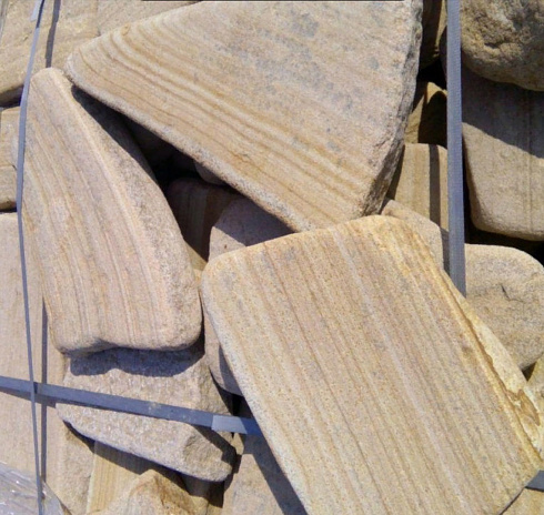 Kamenclub.ru: Песчаник пластушка галтованный желтый с рисунком (3 см)  купить в Казани плитняк - пластушка желтый песчаник 21000 руб/м3   фото КАМЕНЬ КЛУБ