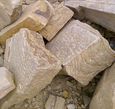 Kamenclub.ru: Песчаник пластушка желтый с рисунком (7-15 см)  купить в Казани плитняк - пластушка - бут желтый песчаник 10200 руб/м3   фото КАМЕНЬ КЛУБ