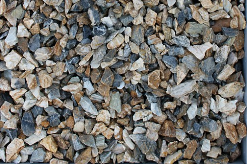 Kamenclub.ru: Мраморная крошка (щебень крошка медовый), фр. 10-20 мм.  купить в Казани песчаник бежевый, серый каменная ландшафтная крошка  12000 руб/т   фото КАМЕНЬ КЛУБ