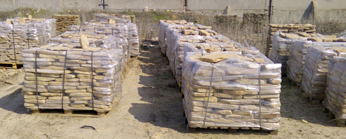 Kamenclub.ru: Песчаник пластушка галтованный желтый с рисунком (3 см)  купить в Казани плитняк - пластушка желтый песчаник 21000 руб/м3   фото КАМЕНЬ КЛУБ