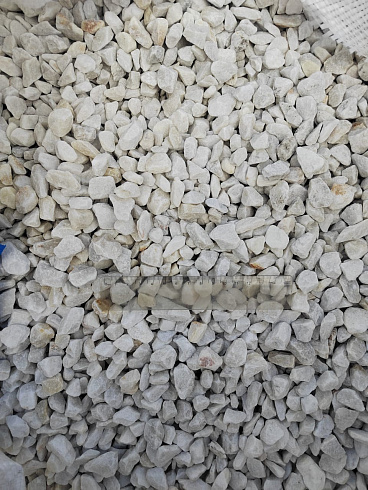 Kamenclub.ru: Мраморная крошка, щебень, цвет-белый, фр. 10-20 мм.  купить в Казани мрамор белый, молочный айвори каменная ландшафтная декоративная крошка шебня 12000 руб/т   фото КАМЕНЬ КЛУБ