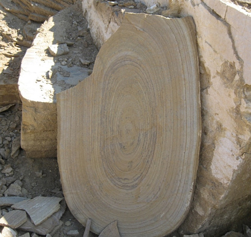 Kamenclub.ru: Форматный камень (плаха) пошаговая дорожка от 70-150 см (4 -12 см)  купить в Казани плитняк  форматный плаха желтый песчаник 9 000 руб/т   фото КАМЕНЬ КЛУБ