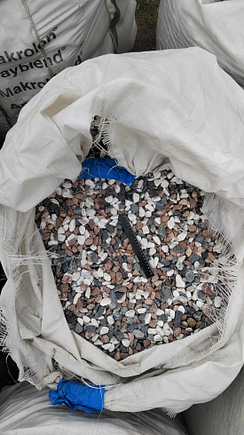 Kamenclub.ru: Мраморная крошка (щебень галтованный микс:белый-зеленый-розовый) фр.20-40 мм.  купить в Казани мрамор белый, зеленый, розовый мрамор декоративный (галтовка) 15500 руб/т   фото КАМЕНЬ КЛУБ