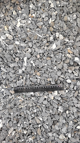 Kamenclub.ru: Щебень галтованный черный (мрамор) фр.10-20 мм.  купить в Казани мрамор черный с белыми прожилками, черный, белый окатанный округлый ландшафтный декоративный щебень 15000 руб/т   фото КАМЕНЬ КЛУБ