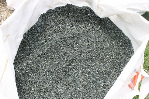 Kamenclub.ru: Щебень крошка зеленый (змеевик) фр. 5-10 мм  купить в Казани змеевик зеленый, салатовый ландшафтный декоративный щебень крошка 7 200 руб/т   фото КАМЕНЬ КЛУБ