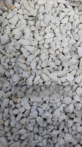 Kamenclub.ru: Мраморная крошка, щебень, цвет-белый, фр. 5-10 мм.  купить в Казани мрамор белый, айвори, молочный мраморная каменная крошка ландшафтная 12000 руб/т   фото КАМЕНЬ КЛУБ