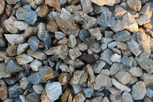 Kamenclub.ru: Мраморная крошка (щебень крошка медовый) фр. 20-40 мм.  купить в Казани мрамор бежевый рыжий желтый ландшафтная мраморная крошка 12000 руб/т   фото КАМЕНЬ КЛУБ