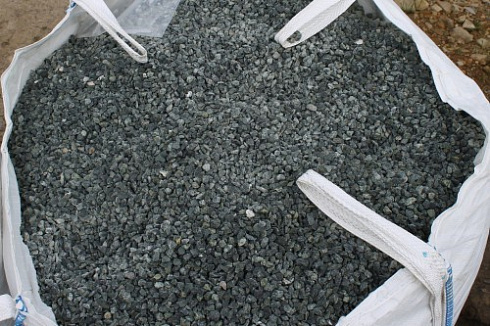 Kamenclub.ru: Щебень крошка зеленый (змеевик) фр. 10-20 мм.  купить в Казани змеевик зеленый, салатовый декоративная ландшафтная каменная крошка щебня 7 200 руб/т   фото КАМЕНЬ КЛУБ