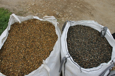 Kamenclub.ru: Галька окат (серо-желтая) фр.10-20 мм. купить  в Казани галька серо-желтая, рыжая, серый речная окатанная округлая галька 5000 руб/т   фото КАМЕНЬ КЛУБ