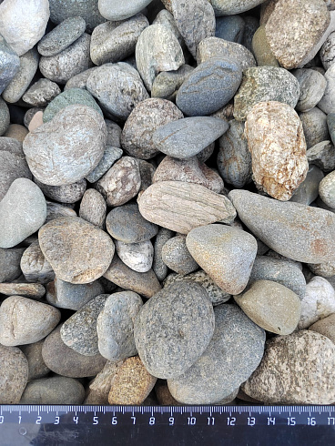 Kamenclub.ru: Галька речная окат (пестрая) фр. 20-40 мм. купить  в Казани галька речная пестрая, серая, серые оттенки галька речная окатанная округлая 5000 руб/т   фото КАМЕНЬ КЛУБ