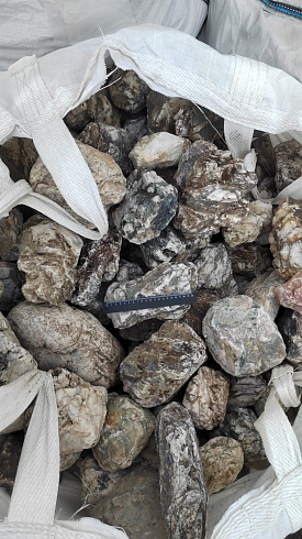 Kamenclub.ru: Кварцевый валунчик фр.100-300 мм.  купить в Казани кварц белый, бежевый молочный рыжий крупный природный камень галечник 7850 руб/т   фото КАМЕНЬ КЛУБ