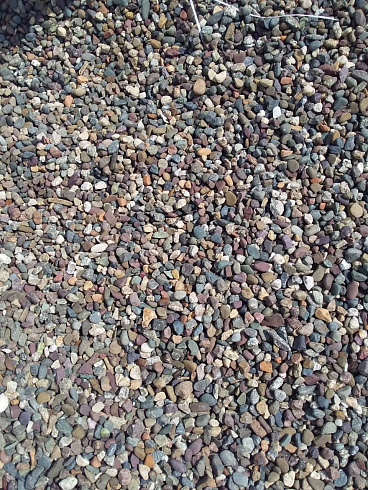 Kamenclub.ru: Галька речная окат цветная фр.5-10 мм. купить  в Казани галька речная белый, серый, красноватый, синий, темно-серый речная окатанная галька декоративная 6800 руб/т   фото КАМЕНЬ КЛУБ