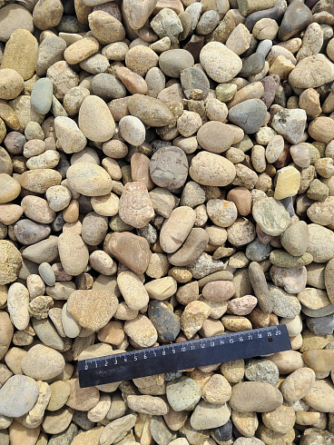 Kamenclub.ru: Галька речная окат рыжая фр. 20-40 мм. купить  в Казани галька речная окатанная рыжая желтая серая округлая речная галька 5000 руб/т   фото КАМЕНЬ КЛУБ