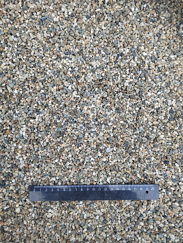 Kamenclub.ru: Галька речная окат (серая) фр.3-5 мм купить  в Казани галька речная серая бежевый темно-серый окатанный речной камень округлый 9500 руб/т   фото КАМЕНЬ КЛУБ