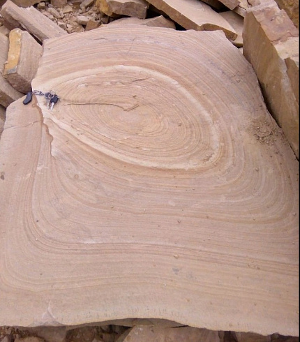 Kamenclub.ru: Форматный камень (плаха) пошаговая дорожка от 70-150 см (4 -12 см)  купить в Казани плитняк  форматный плаха желтый песчаник 9 000 руб/т   фото КАМЕНЬ КЛУБ