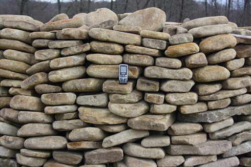 Kamenclub.ru: Песчаник для мощения дорожек, площадок, парковок ( фр 5-10 см)  купить в Казани песчаник  серый желтый коричневый рыжий песчаник оголтованный окатанный 6500 руб/т   фото КАМЕНЬ КЛУБ