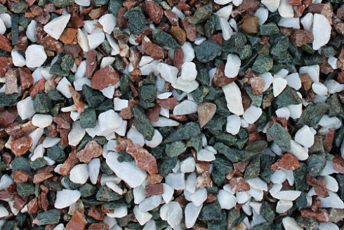 Kamenclub.ru: Мраморная крошка (щебень крошка микс : белый-черный-розовый) фр. 3-5 мм.  купить в Казани мрамор белый, черный, розовый, разноцветный мраморная каменная крошка декорвтивная 12000 руб/т   фото КАМЕНЬ КЛУБ