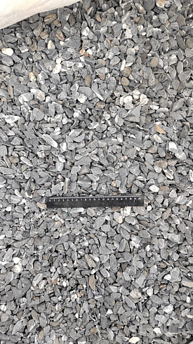 Kamenclub.ru: Щебень галтованный черный (мрамор) фр.10-20 мм.  купить в Казани мрамор черный с белыми прожилками, черный, белый окатанный округлый ландшафтный декоративный щебень 15000 руб/т   фото КАМЕНЬ КЛУБ