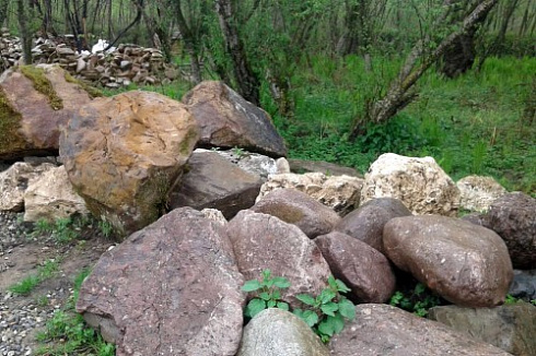 Kamenclub.ru: Конгломераты фр. 300-1000 мм.  купить в Казани кварц мрамор диабаз коричневый, серый зеленоватый речной валун крупный 6500 руб/т   фото КАМЕНЬ КЛУБ