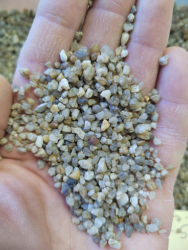 Кварцевый песок для площадок фр. 2-5 мм.  купить в Казани фото Камень Клуб