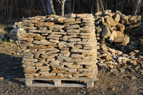 Kamenclub.ru: Песчаник колотый для облицовки (фр. 2-3 см)  купить в Казани песчаник бежевый серый рыжий песчаник строительный 5000 руб/т   фото КАМЕНЬ КЛУБ