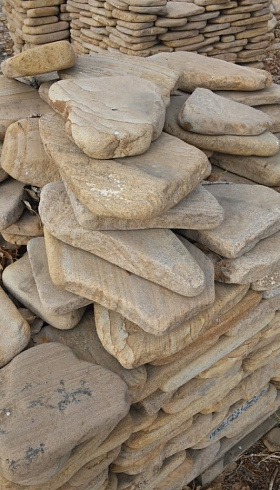 Kamenclub.ru: Песчаник пластушка галтованный желтый с рисунком (3 см)  купить в Казани плитняк - пластушка желтый песчаник 21000 руб/м3   фото КАМЕНЬ КЛУБ