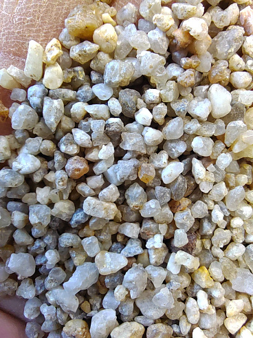 Кварцевый песок для площадок фр. 2-5 мм.  купить в Казани фото Камень Клуб