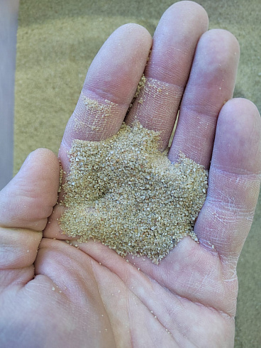 Кварцевый песок для площадок фр. 0,16-0,63 мм.  купить в Казани фото Камень Клуб