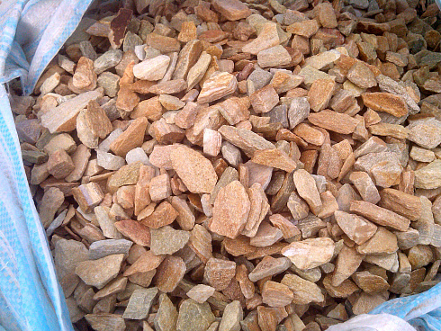 Kamenclub.ru: Щебень крошка желтый (ЗЛАТОЛИТ) фр. 20-40 мм.  купить в Казани златолит бежевый, золотистый, желтый декоративная каменная крошка 10800 руб/т   фото КАМЕНЬ КЛУБ