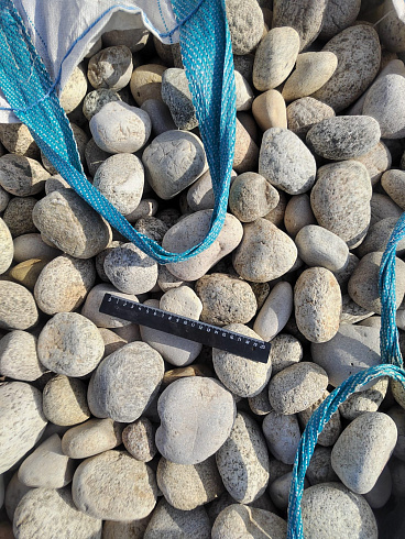 Kamenclub.ru: Галька речная окат (серо-белая) фр. 70-120 мм купить  в Казани галька галечник бело-серая, серо-белая, серая, белая речная природная галька  8000 руб/т   фото КАМЕНЬ КЛУБ