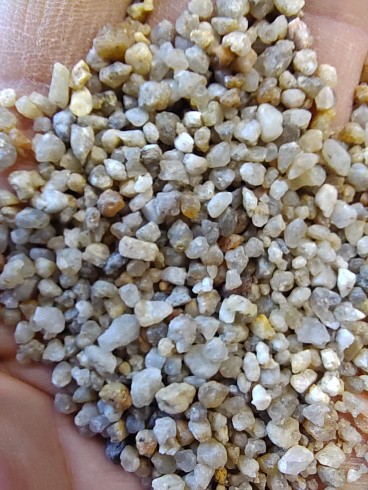 Кварцевый песок для площадок фр. 2-5 мм.  купить в Казани фото Камень Клуб