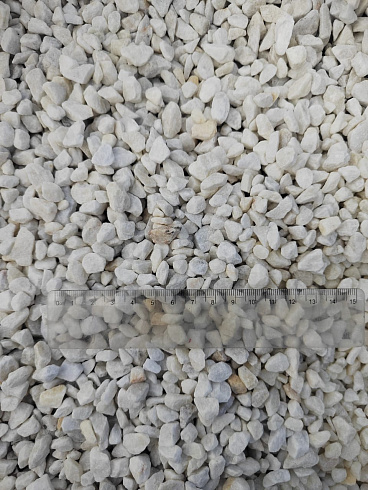 Kamenclub.ru: Мраморная крошка, щебень, цвет-белый, фр. 5-10 мм.  купить в Казани мрамор белый, айвори, молочный мраморная каменная крошка ландшафтная 12000 руб/т   фото КАМЕНЬ КЛУБ